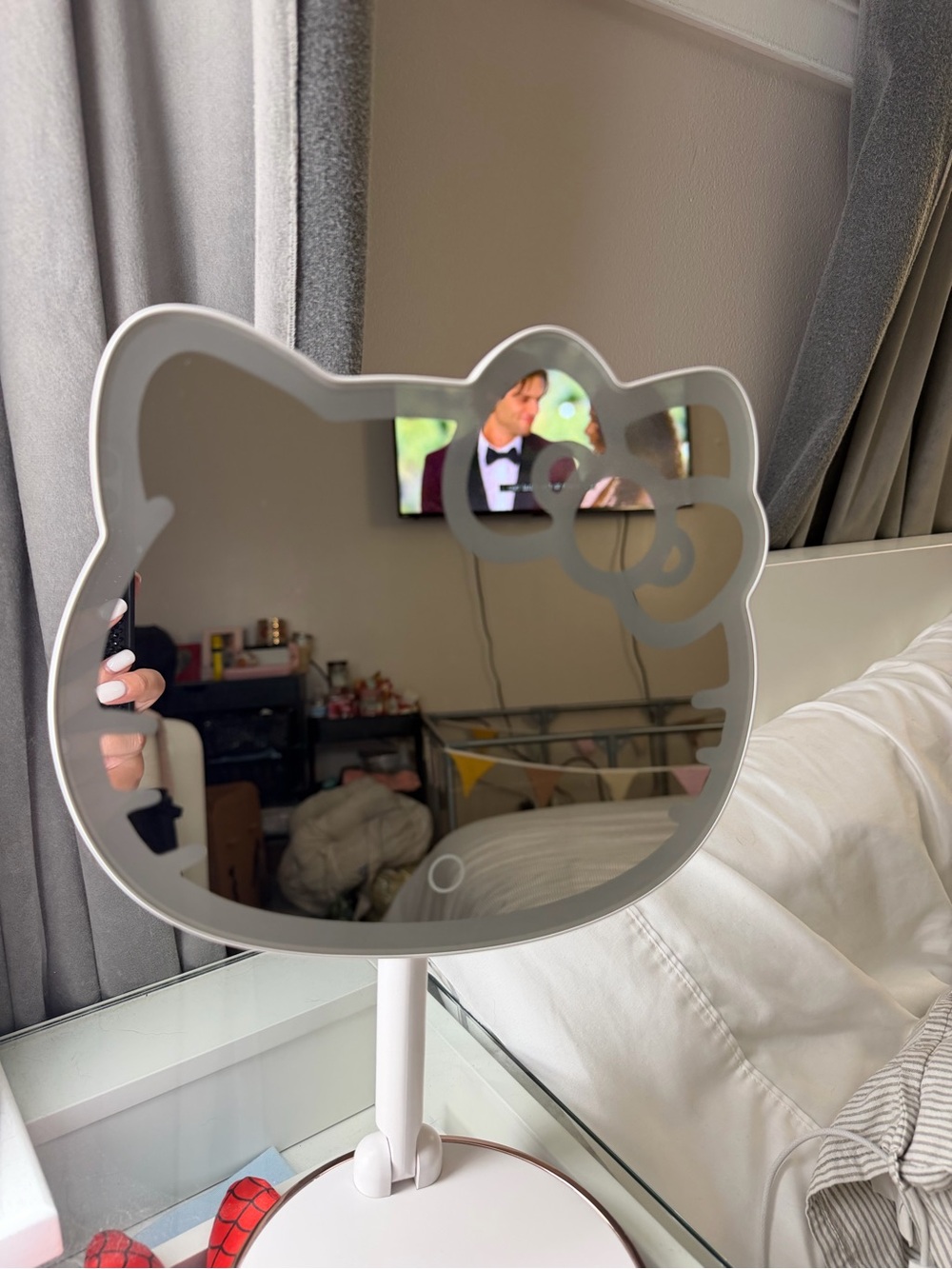 Hello Kitty LED Mirror - Picture 2 of 5